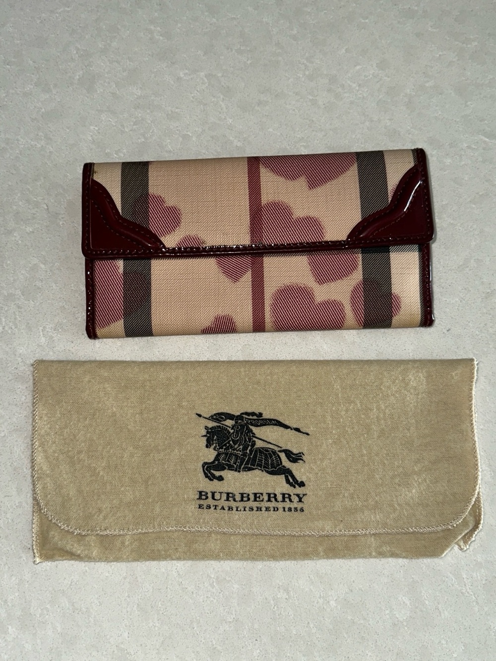 Burberry  vintage Leather hearts  Wallet with ID Window